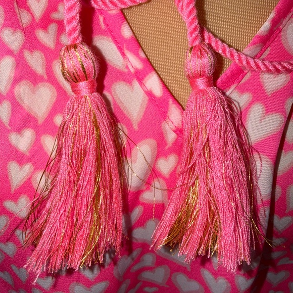 💕Crown & Ivy Pink Hearts Print Boho Tassel V-Neck Blouse Large EUC Lightweight🩷 - Picture 10 of 12